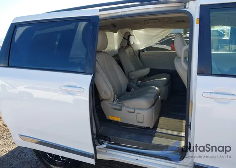 2012 Toyota Sienna Xle 7 Passenger z USA, uszkodzony, nr VIN 5TDDK3DC9CS048289